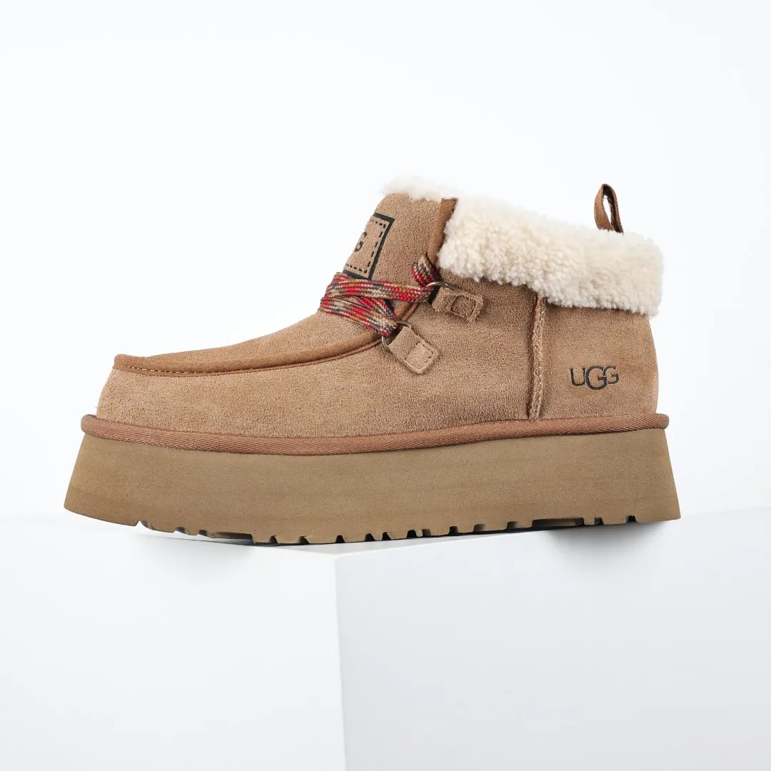 Pick up locally 💰660 Core recommendation Good price In recent years, uug has launched a series of styles, which are partially geared towards the preferences of young consumers and have also moved to the forefront of fashion trends. Shoe body material: water-repellent coated suede upper, 17mm UGGPURE™ implanted wool insole, lightweight non-slip and comfortable rubber outsole, with brand LOGO and trademark, with full packaging Size: 35 36 37 38 39 40